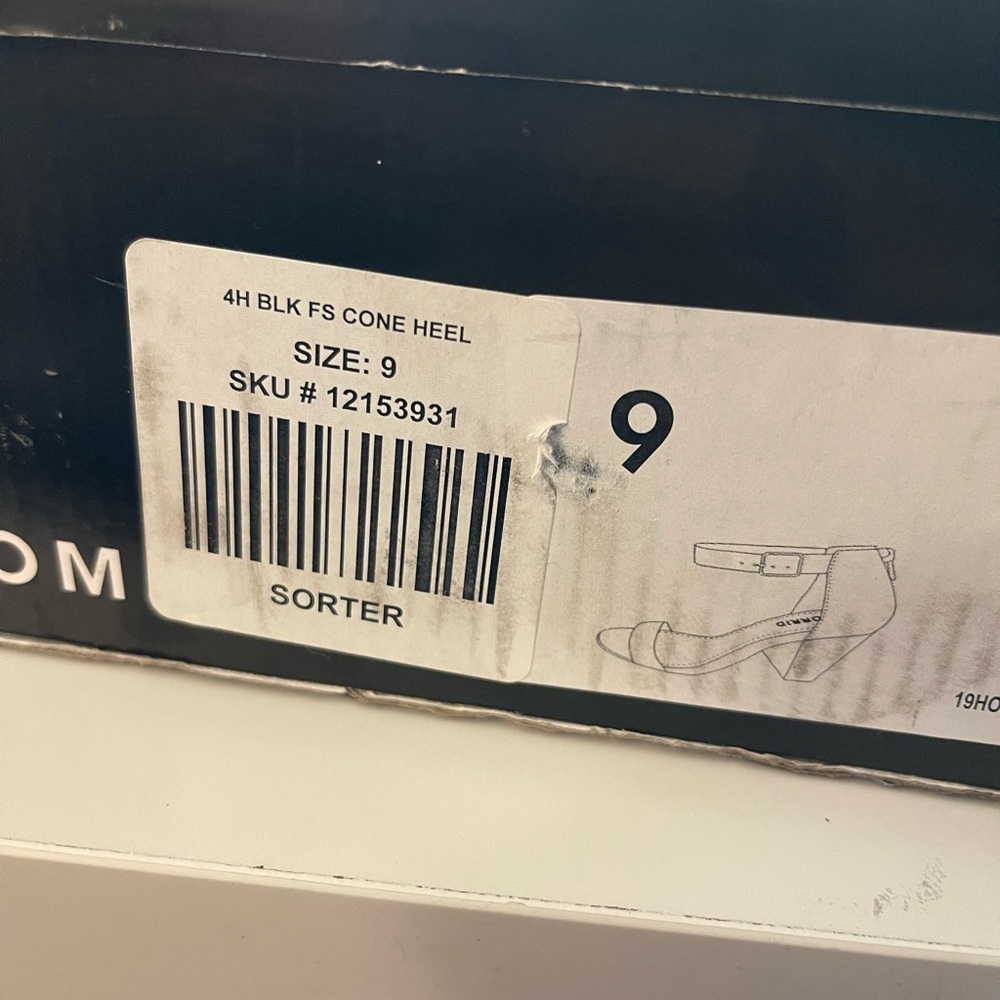 TORRID 4 inch heel black size 9 Brand new